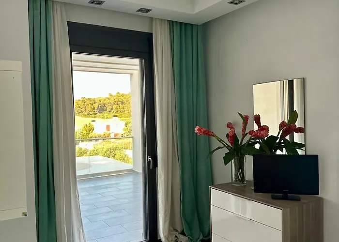Sani Invictus Villa